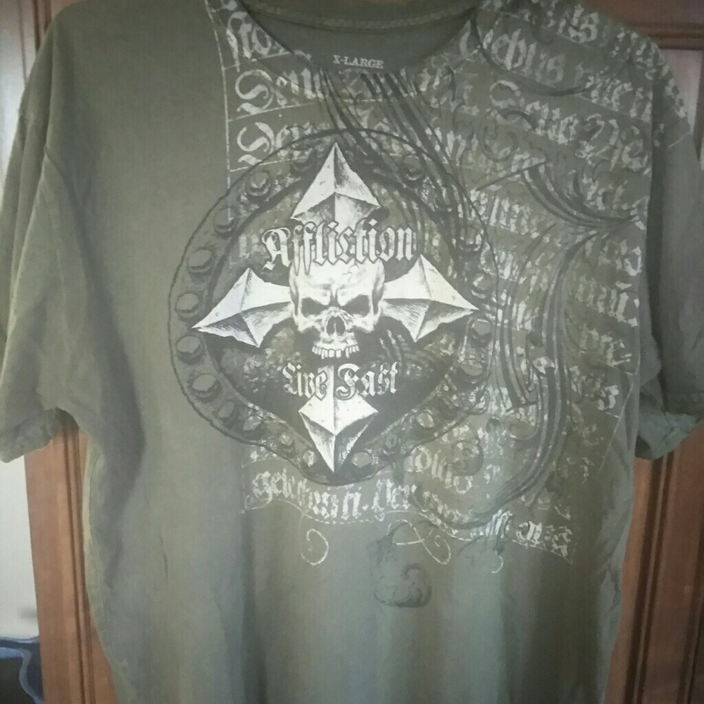 Affliction t shirt x large